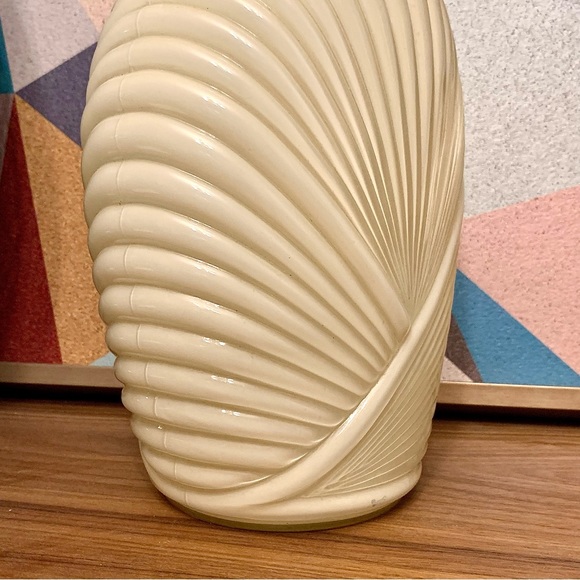 v i n t a g e  :: Large Art Deco Revival Ribbed Draped  Vase - Picture 13 of 15